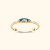 Essi London Blue Topaz ring van 14 karaat met ovale blauwe topaas en fijne accenten – Josephina Jewelry